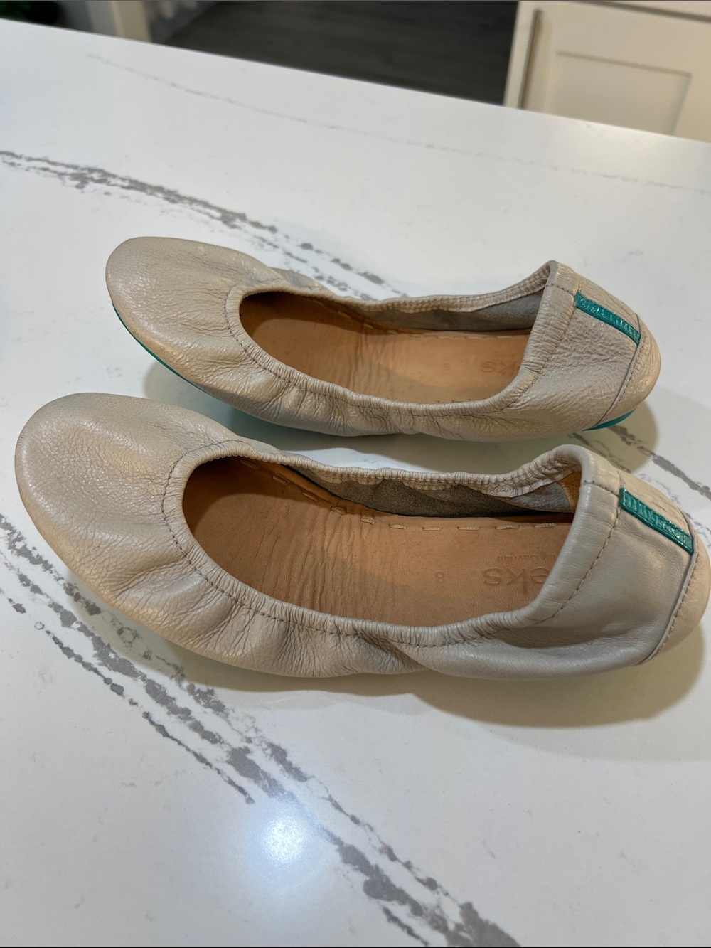 Tieks by Gavriell TaupeTan Ballet Flats with Teal Sole Foldable Women’s size 8